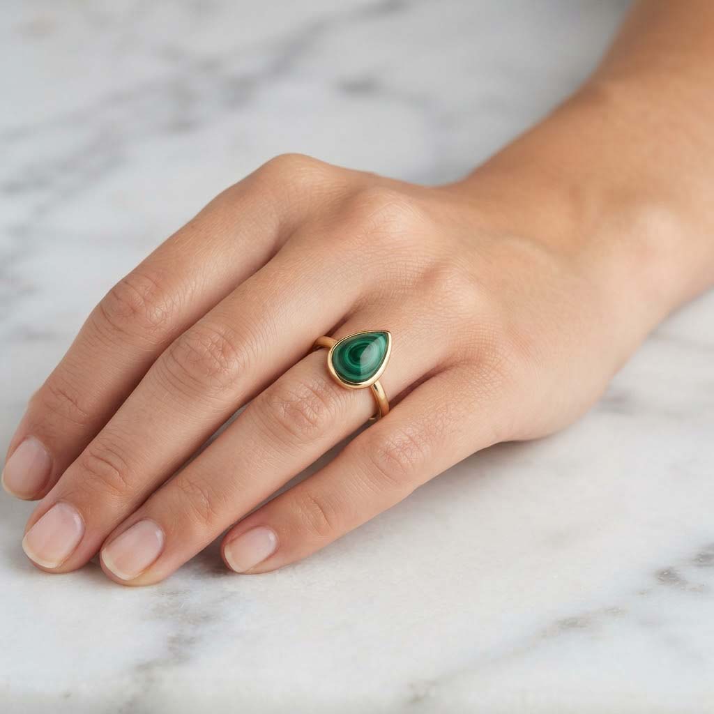 Elegant Green Malachite Teardrop Ring in Gold – Minimalist Statement Jewelry
