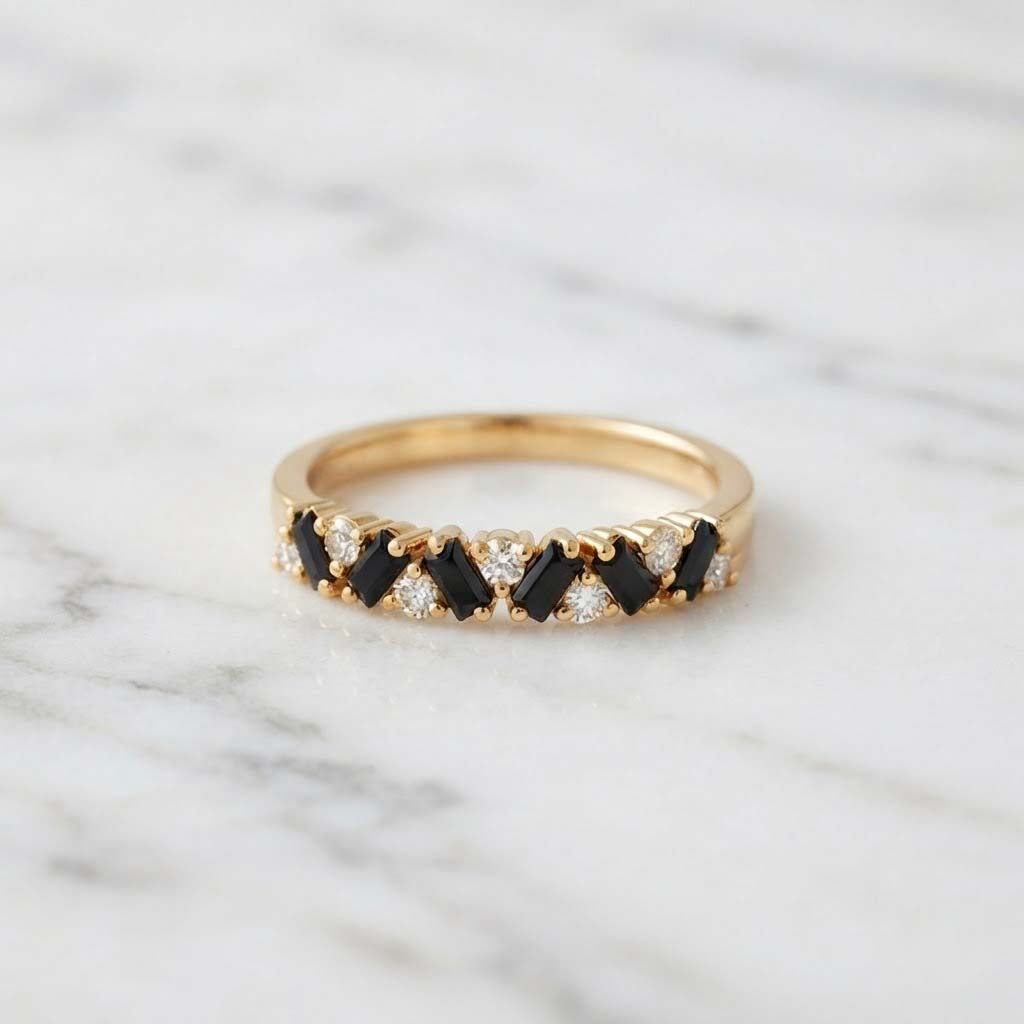 Elegant Black Onyx and White Stone Gold Ring – Vintage-Inspired Minimalist Band