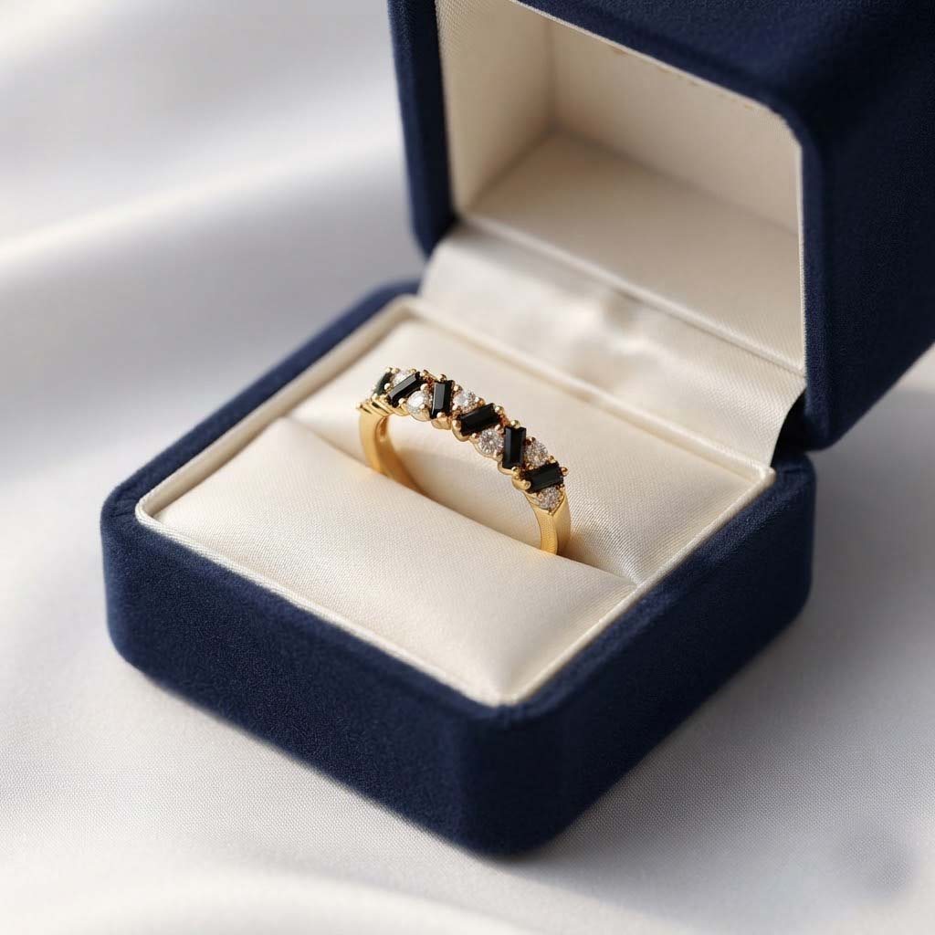 Elegant Black Onyx and White Stone Gold Ring – Vintage-Inspired Minimalist Band