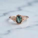 Vintage Green Gemstone Ring in Rose Gold – Elegant Oval Stone Ring
