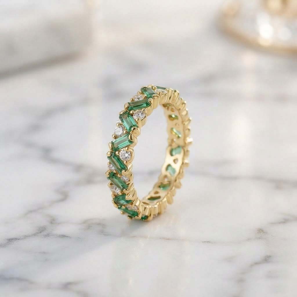 Elegant Green Gemstone Eternity Ring in Gold – Vintage-Inspired Stackable Band