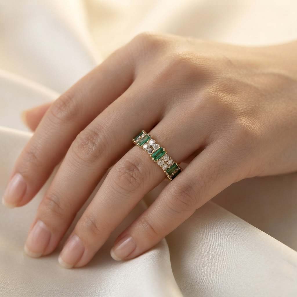 Elegant Green Gemstone Eternity Ring in Gold – Vintage-Inspired Stackable Band