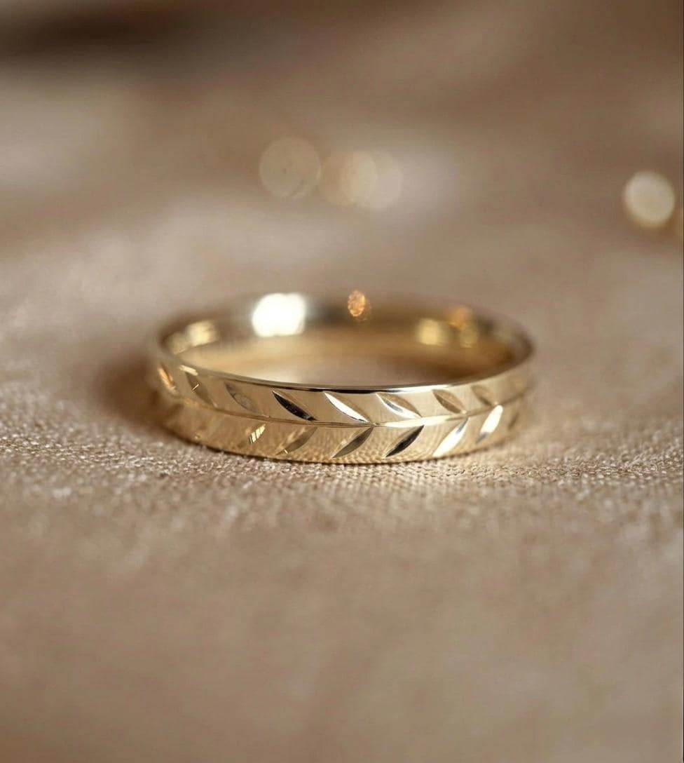 Engraved Leaf Band Ring, Minimalist Nature Inspired Wedding Band