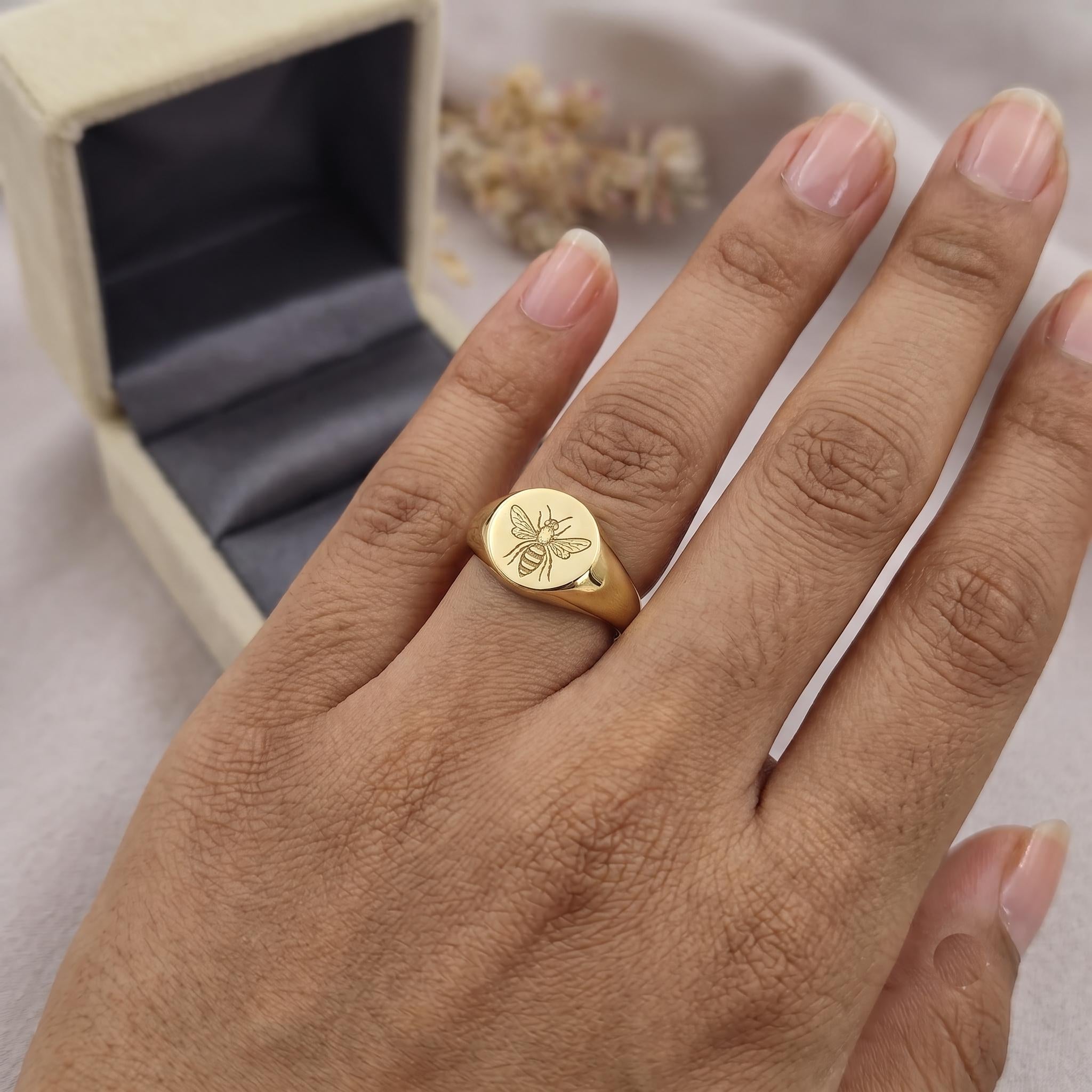 Gold Bee Signet Ring – Minimalist Honeybee Jewelry, Dainty Statement Ring