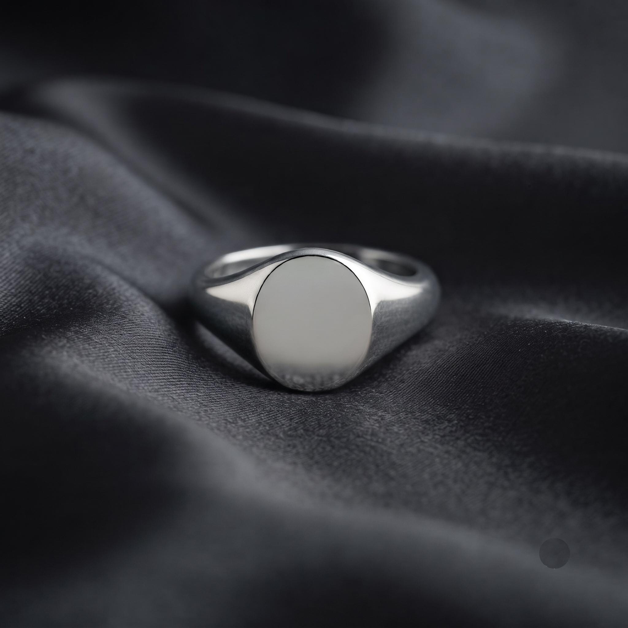 Oval Signet Ring | Engravable Minimalist Gold Band | Unisex Dainty Jewelry