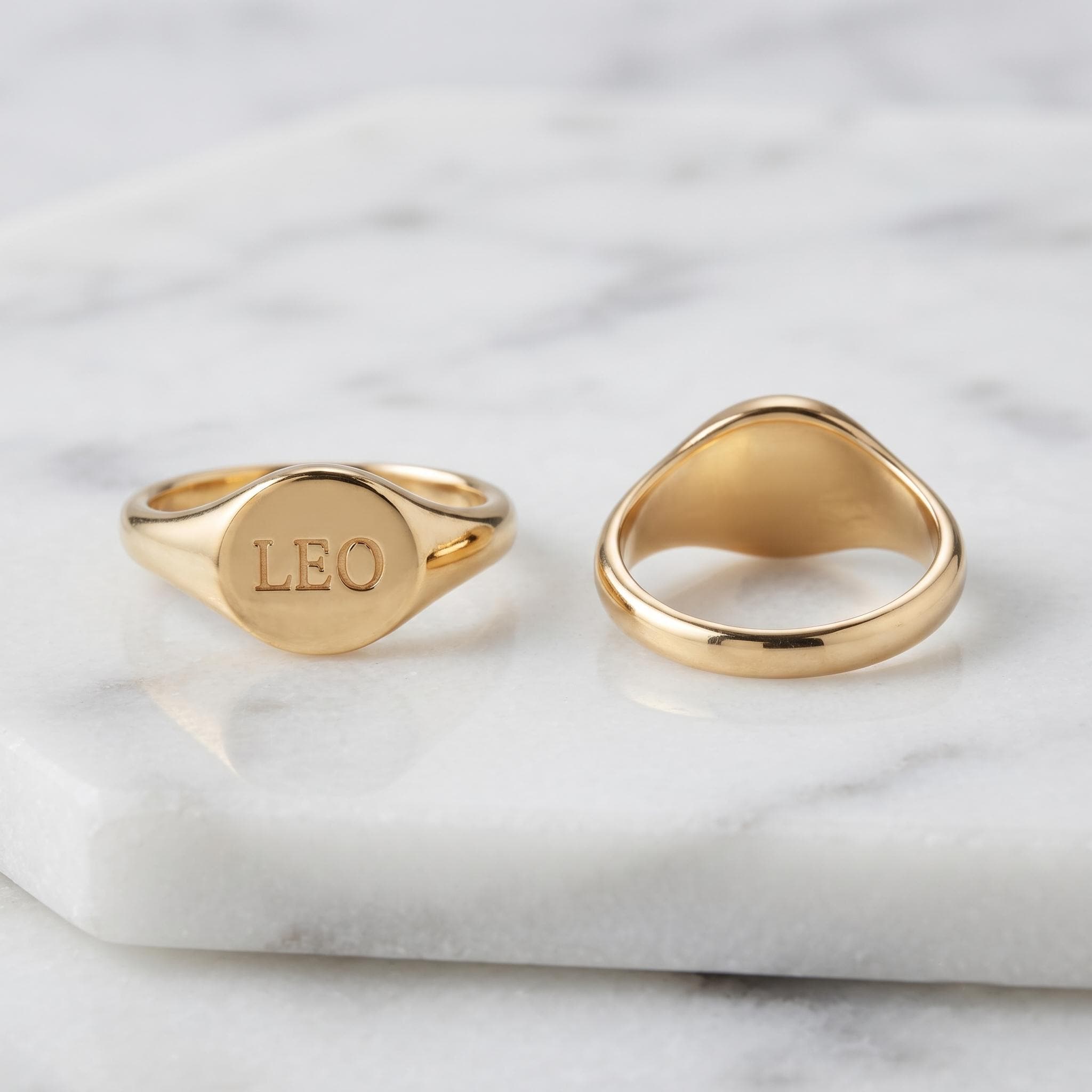 Custom Engraved Oval Signet Ring – Personalized Gold Name Monogram Statement Jewelry