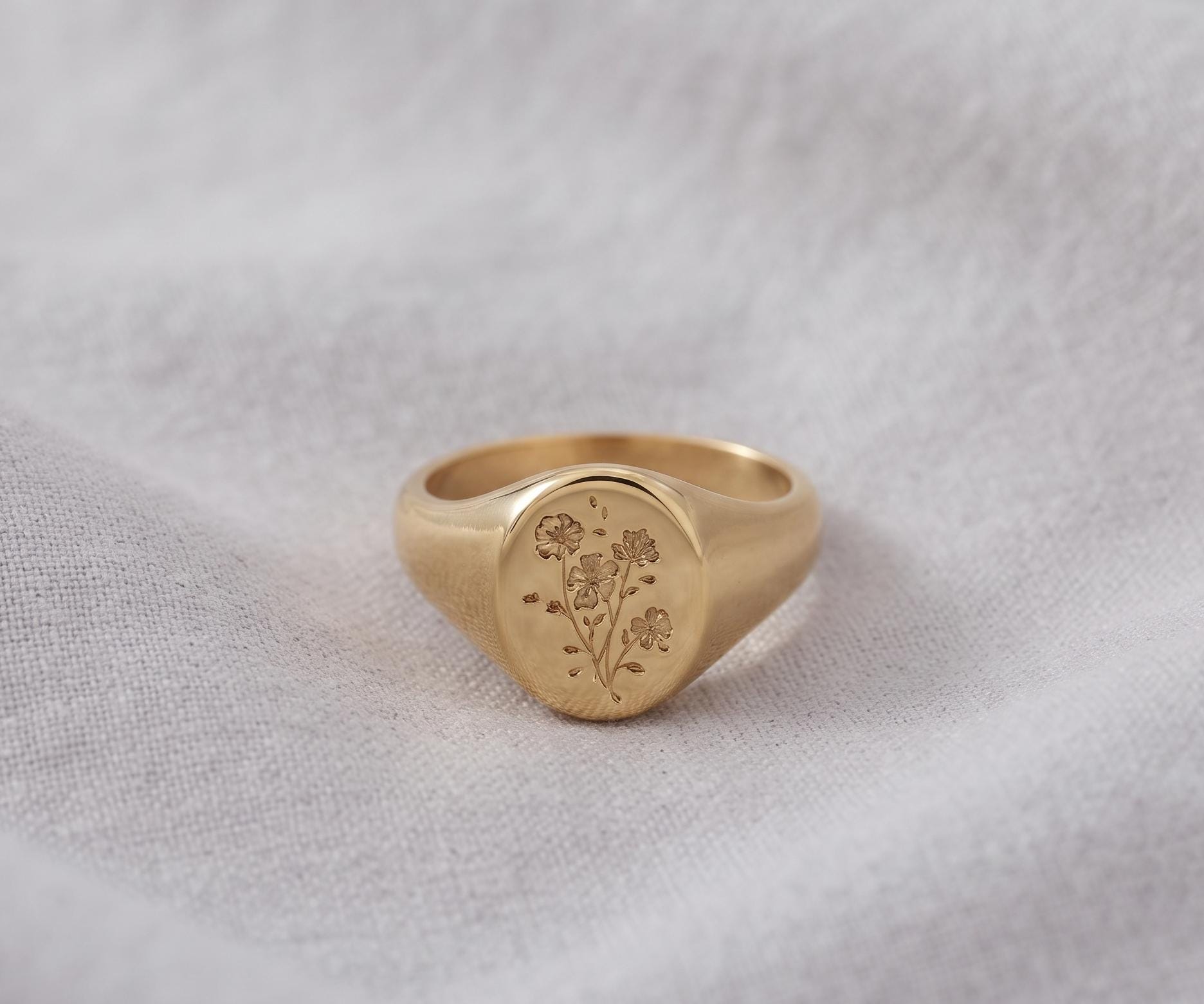 Gold Floral Signet Ring | Dainty Wildflower Botanical Engraving | Minimalist Nature Jewelry