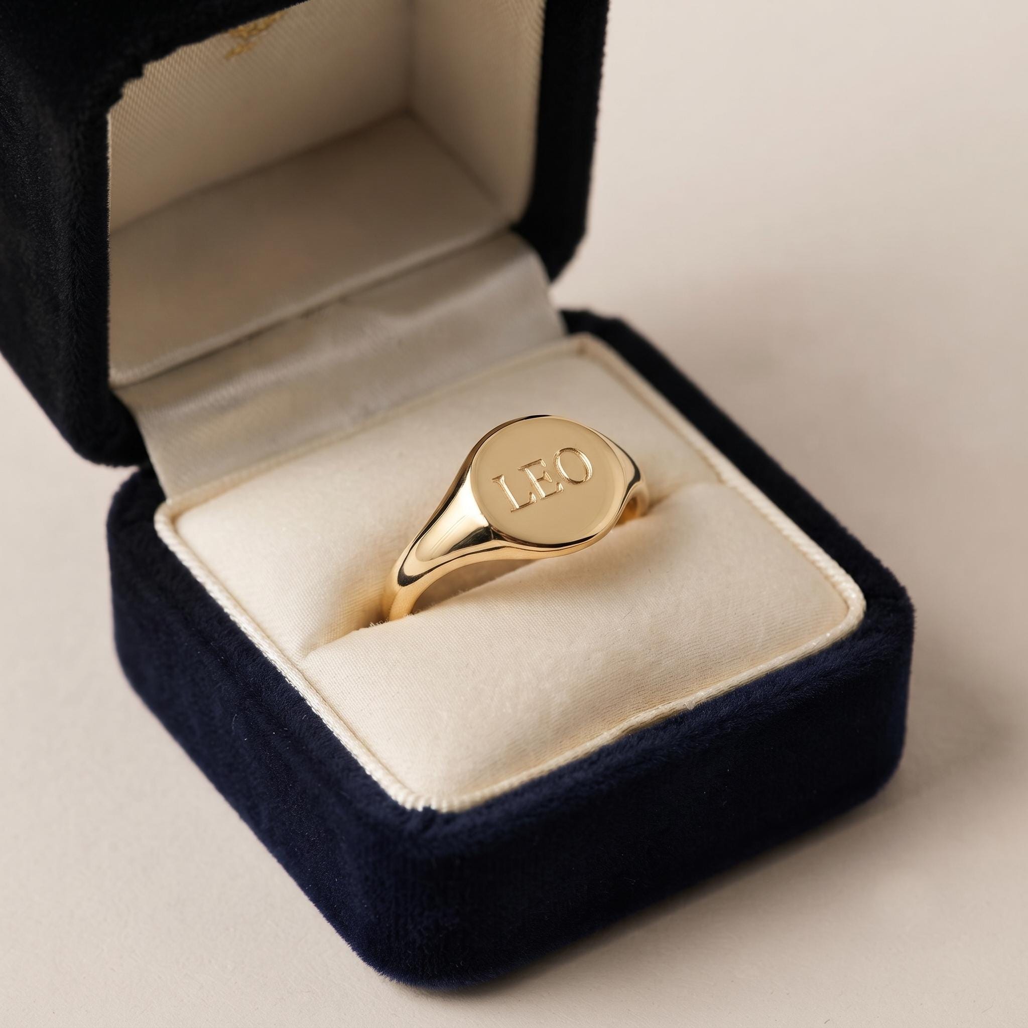 Custom Engraved Oval Signet Ring – Personalized Gold Name Monogram Statement Jewelry